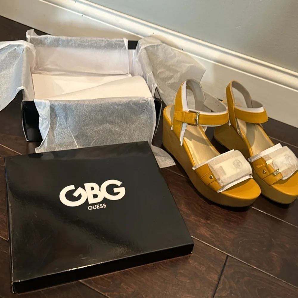 GBG Los Angeles Guess yellow wedge sandals NIB 9M